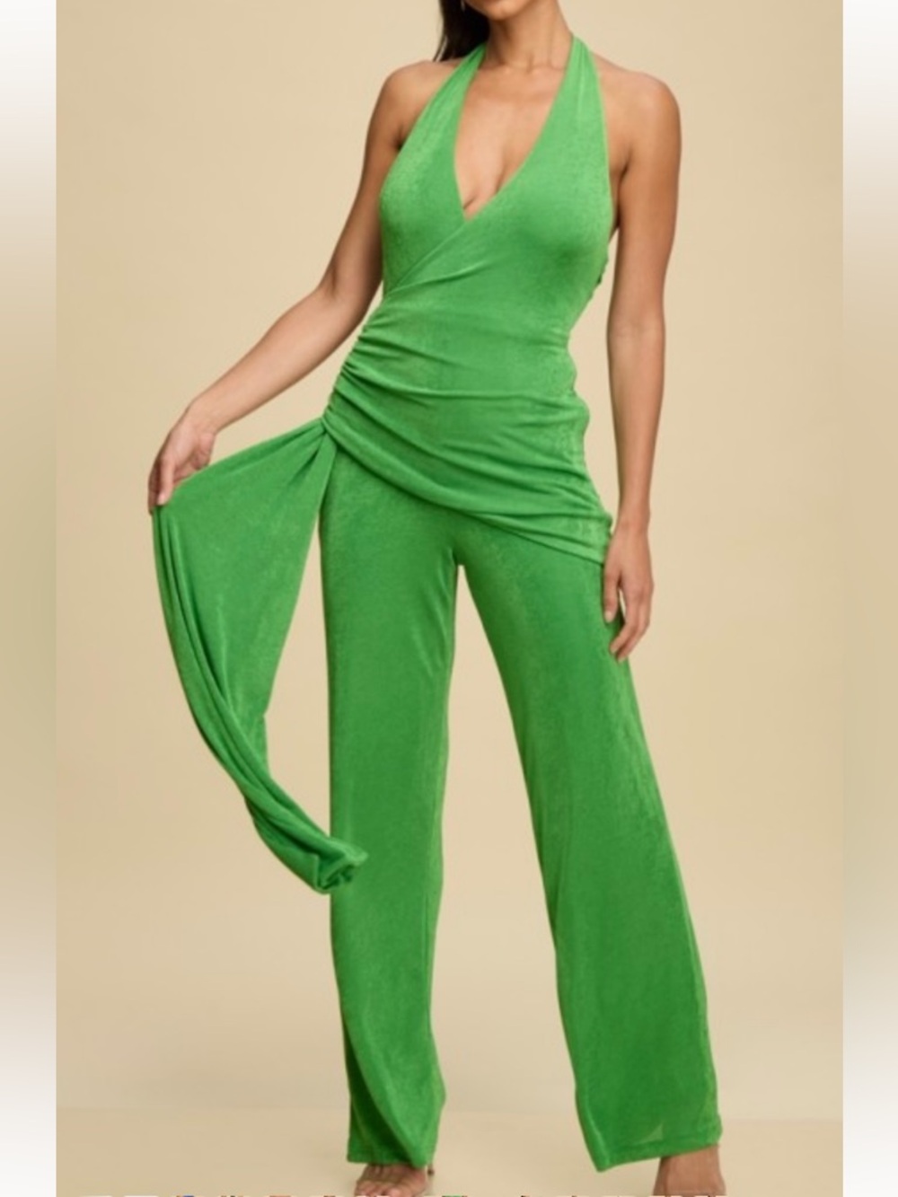 🚨SALE SHOP AND SAVE

Green Halter Draped Wide-Leg Jumpsuit worn once 🌸
